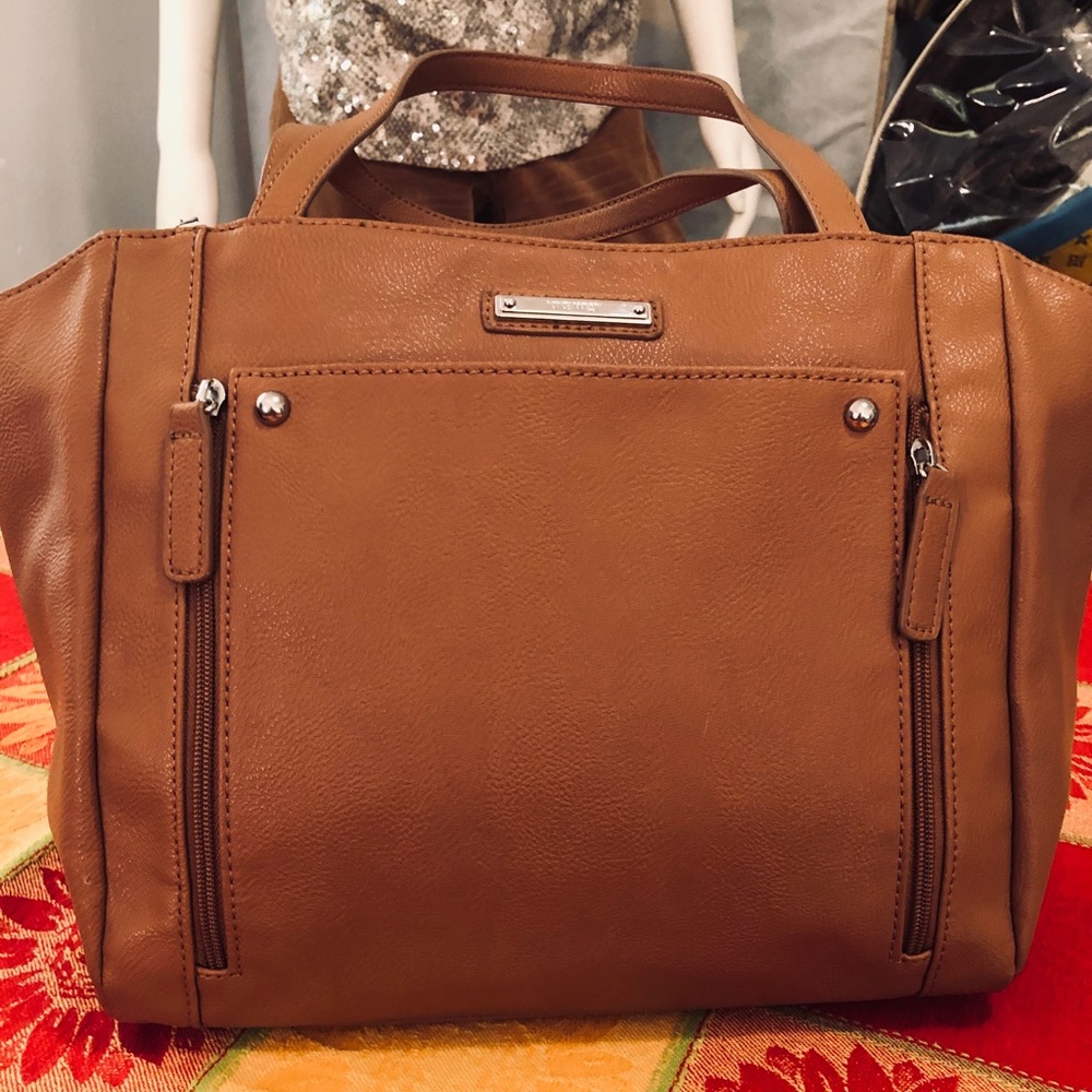 NINE WEST BROWN HANDBAG IN GREAT CONDITION